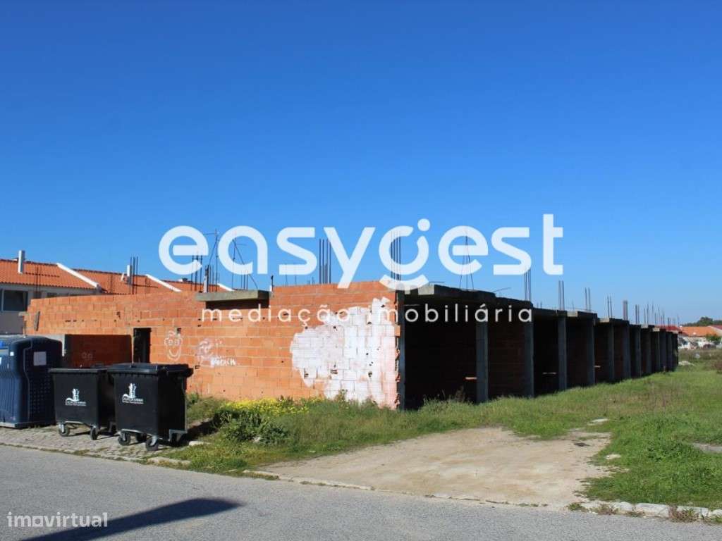 Terreno para construção com 6 moradias já iniciadas, com 170m2 área - Grande imagem: 3/40