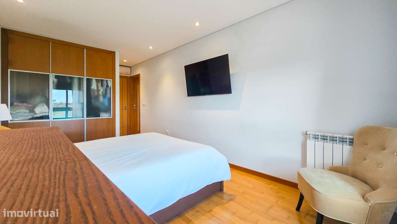 Apartamento T3 com varanda e garagem em Montijo-9