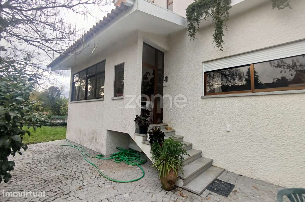 Moradia T4 | Viseu | Portugal Espaço, autenticidade e potencial - Grande imagem: 4/26