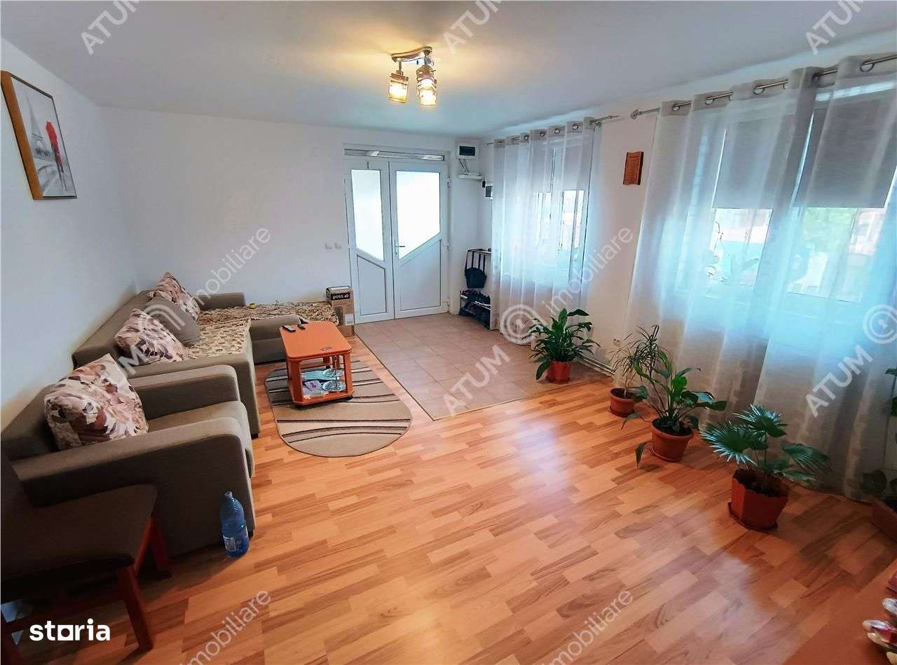 Casa spatioasa cu 5 camere 2 bai si pivnita in Sibiu zona Selimbar - Imagine principală: 3/16