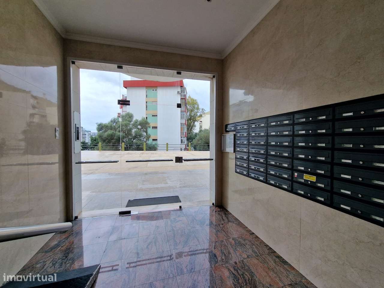 Apartamento T2 em Carnaxide - Centro de Carnaxide-24