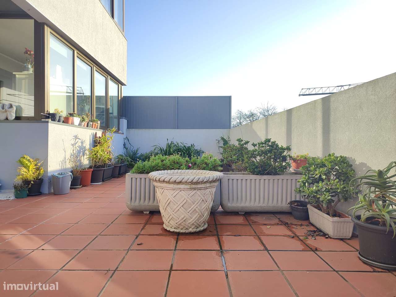 Bom T4 c/ terraço/varandas/nascente poente, a 5 minutos a pé do metro - Grande imagem: 5/45