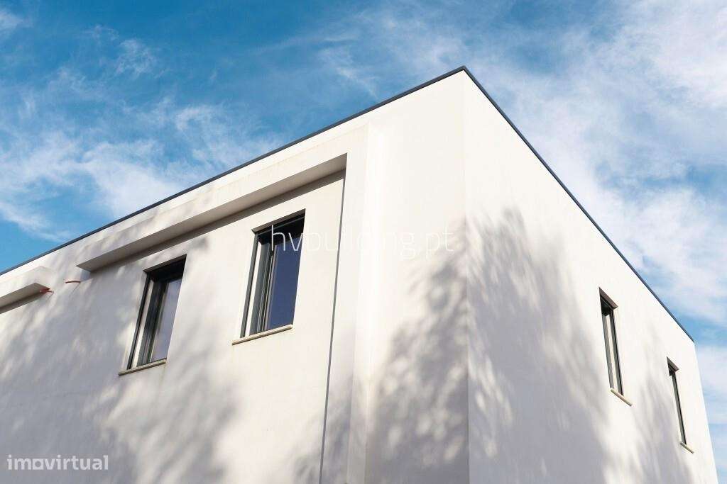 Moradia T2 Geminada localizada num condomínio fechado em Lijó, Barcelo - Grande imagem: 2/16