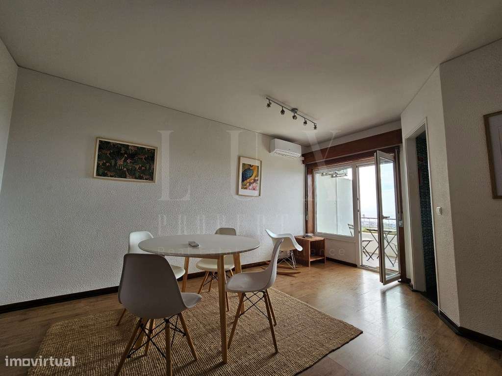 APARTAMENTO T1 EM CARCAVELOS COM VISTA MAR 1ª LINHA A 200m DA PRAIA-7