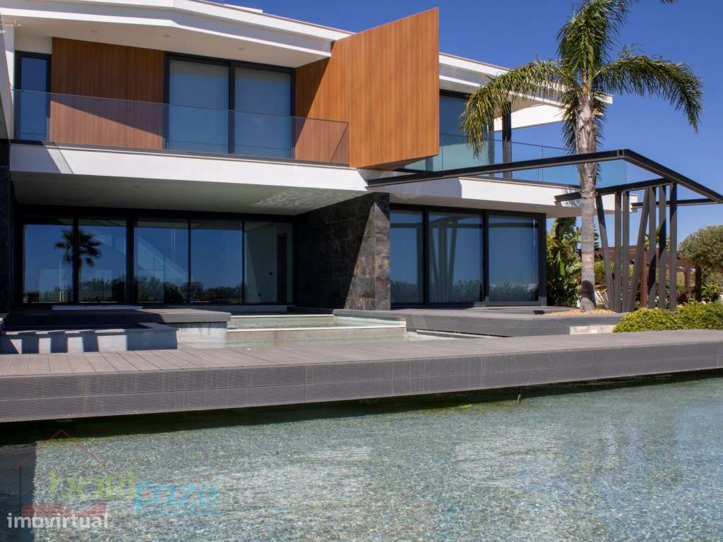 Vende-se Moradia de Luxo T5 com piscinas e Vista Mar-4