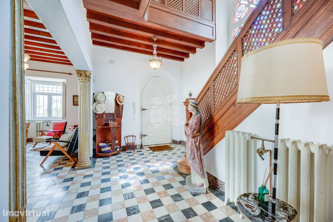 Moradia histórica T6  em Sintra com jardim, piscina e garagem-12