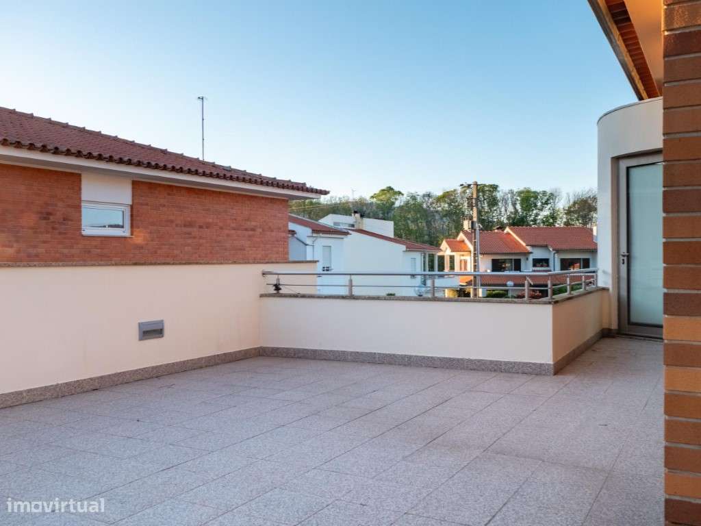 Moradia T6 com piscina em Viana do Castelo-26