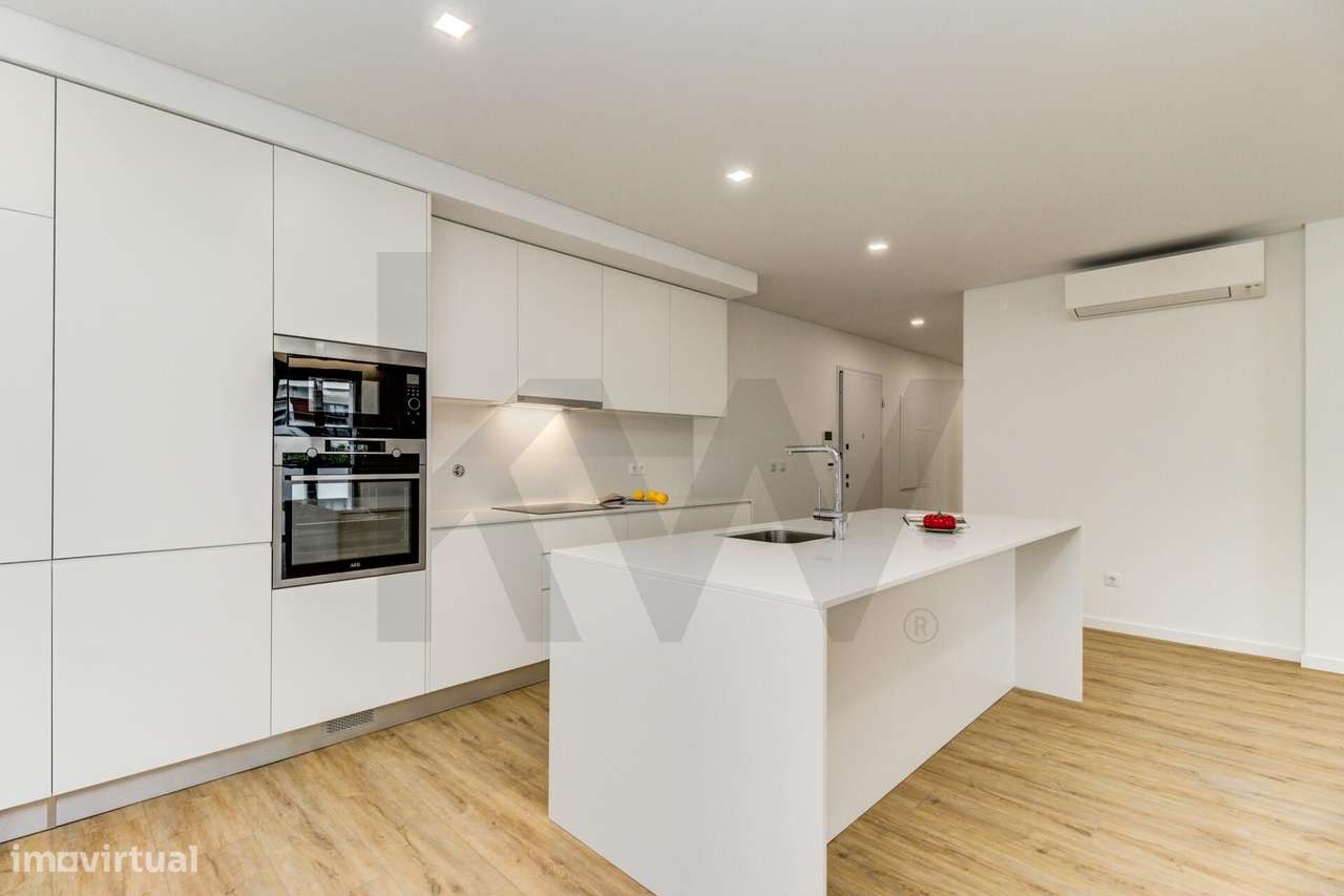 T2 no 2º andar com duas varandas, um quarto en suite e vistas desafoga - Grande imagem: 5/16