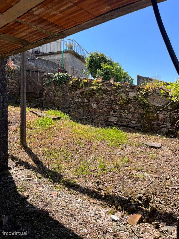 Moradia M4 com terreno em zona de  Penela-8