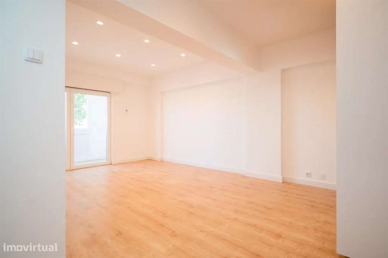 Apartamento T1 Venda em Massamá e Monte Abraão,Sintra-2