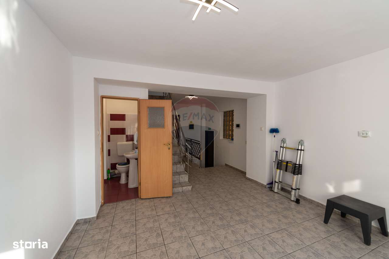 Vila de inchiriat, nemobilata, multifunctionala,  Aparatorii Patriei - Imagine principală: 4/20