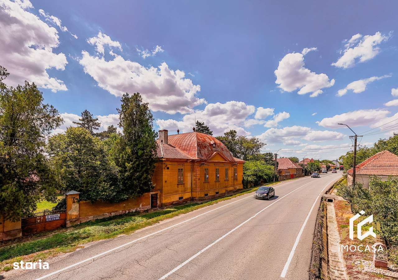 Vila Conac boieresc contelui Fabia 1920 de vânzare Păuliș Arad 2,4 ha - Imagine principală: 4/20