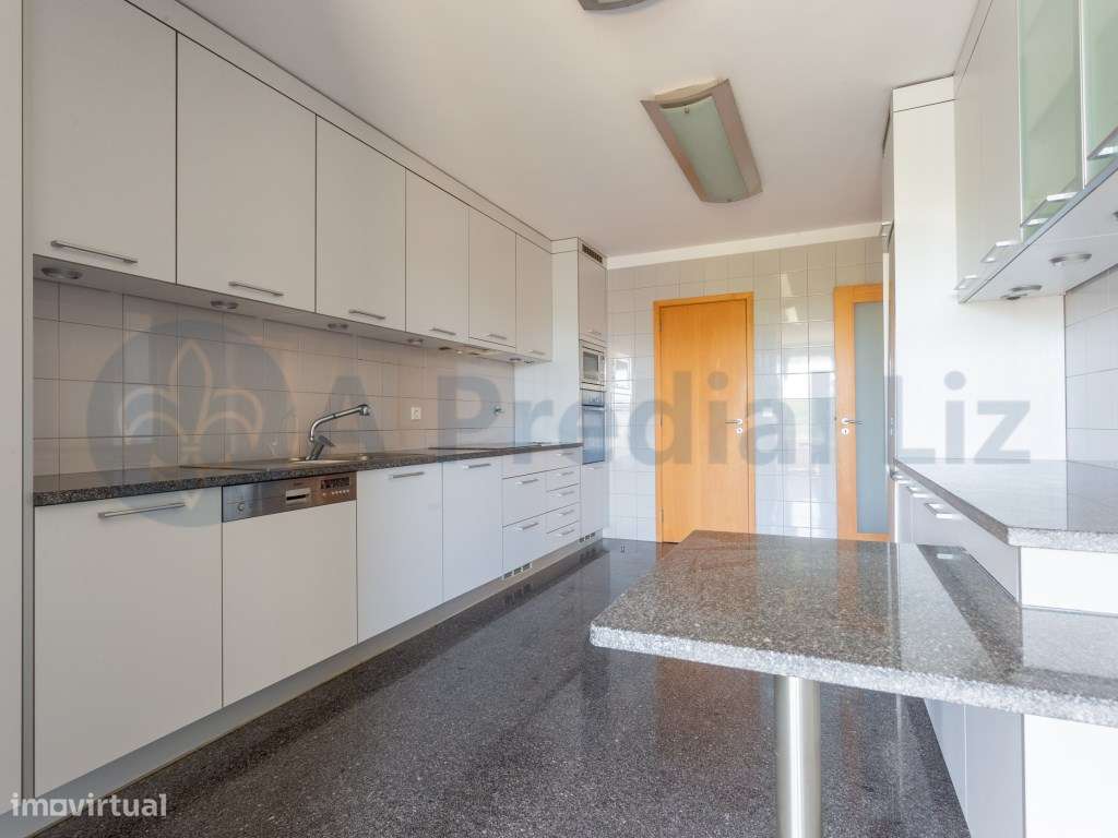 Apartamento T3+1 Duplex - À Av. da Boavista-8