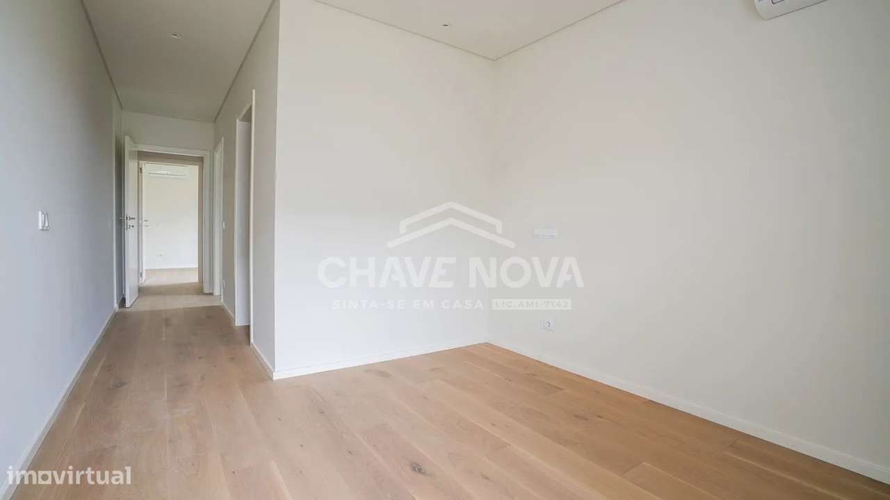 Apartamento T2 Novo com Varanda e Lugar de Garagem- Canidelo-5