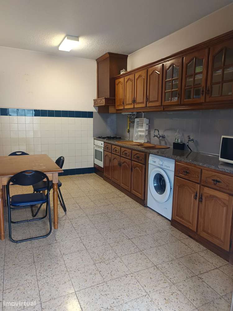 Apartamneto T2 transfroamdo em T3 mobilado e equipado - Grande imagem: 2/10