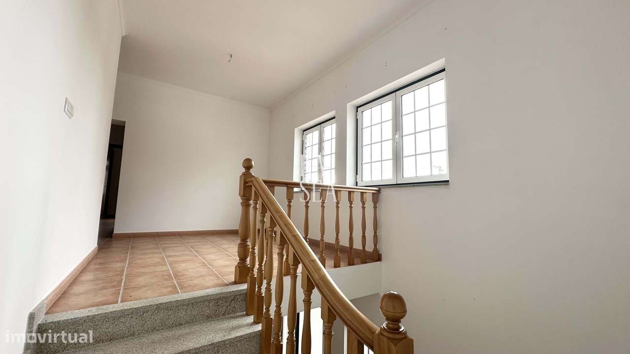Quinta com 3 Habitações 2 Armazéns e 1 ha de Vinha em Barbeita Monção.-16