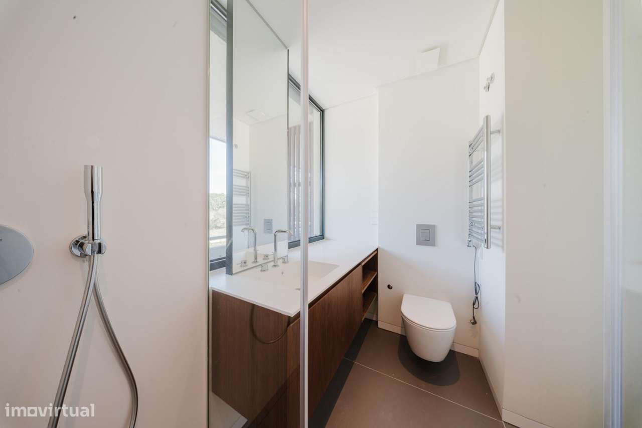 Elegante Moradia T3 no Sandwoods com Piscina Privativa e Jardim-19