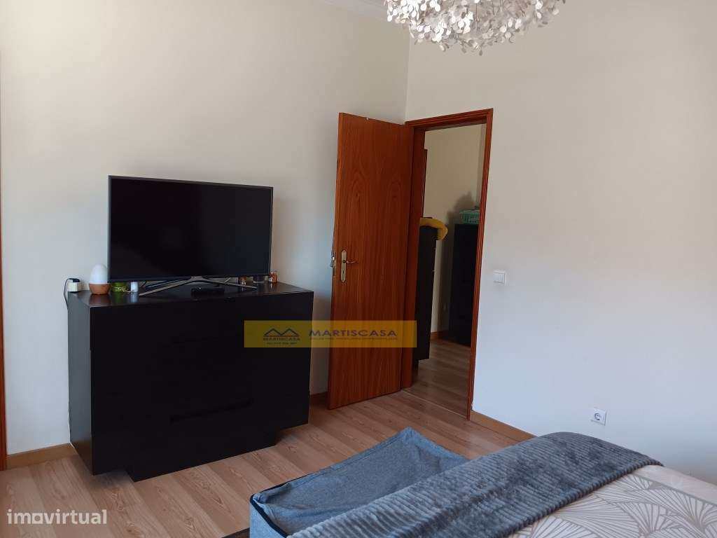 Moradia T4 totalmente remodelada, garagem, sotão e espaço exterior,...-34