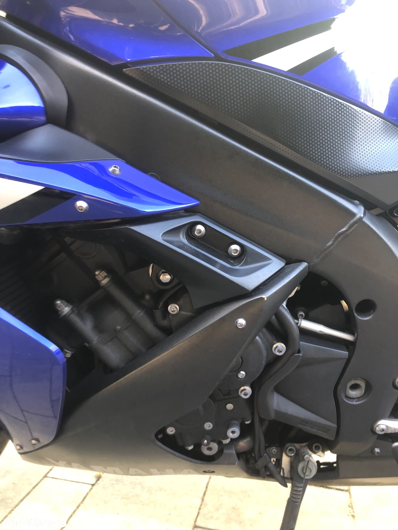 Yamaha R1 - 9