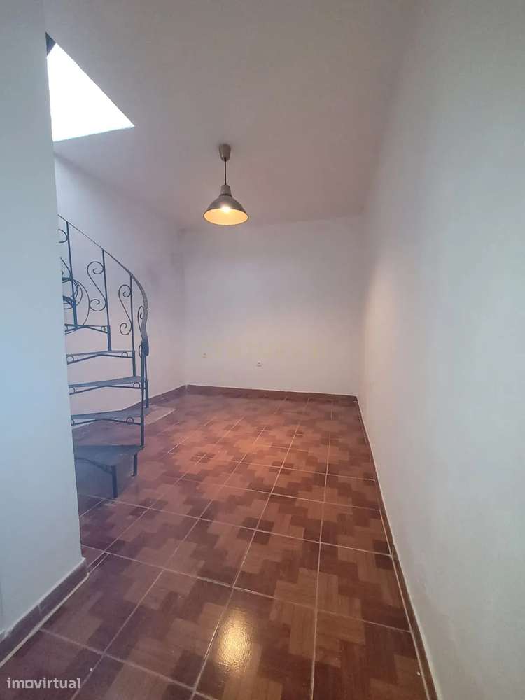 Moradia T2 em Vialonga-4