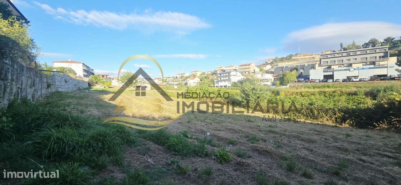 Moradia para restauro e terreno industrial com mais de 4000m²-31