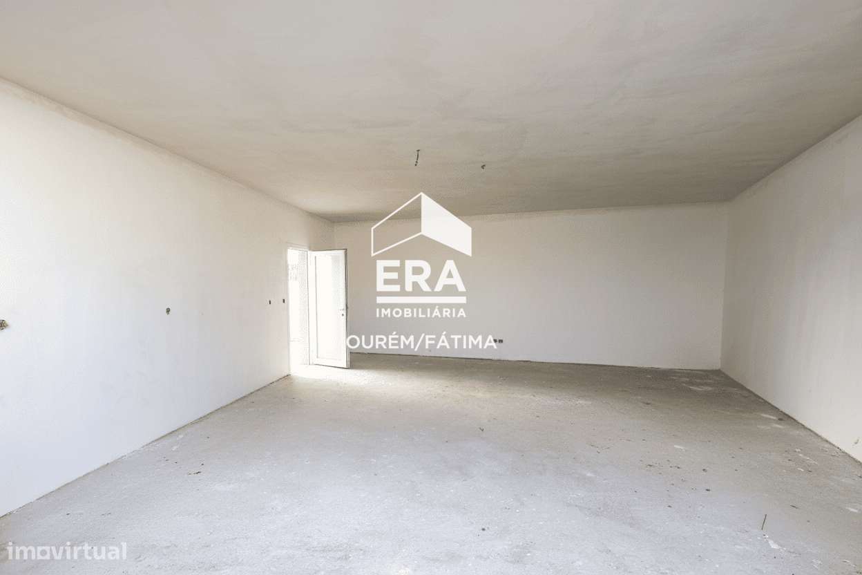 Moradia T4, térrea, em fase final de construção-16