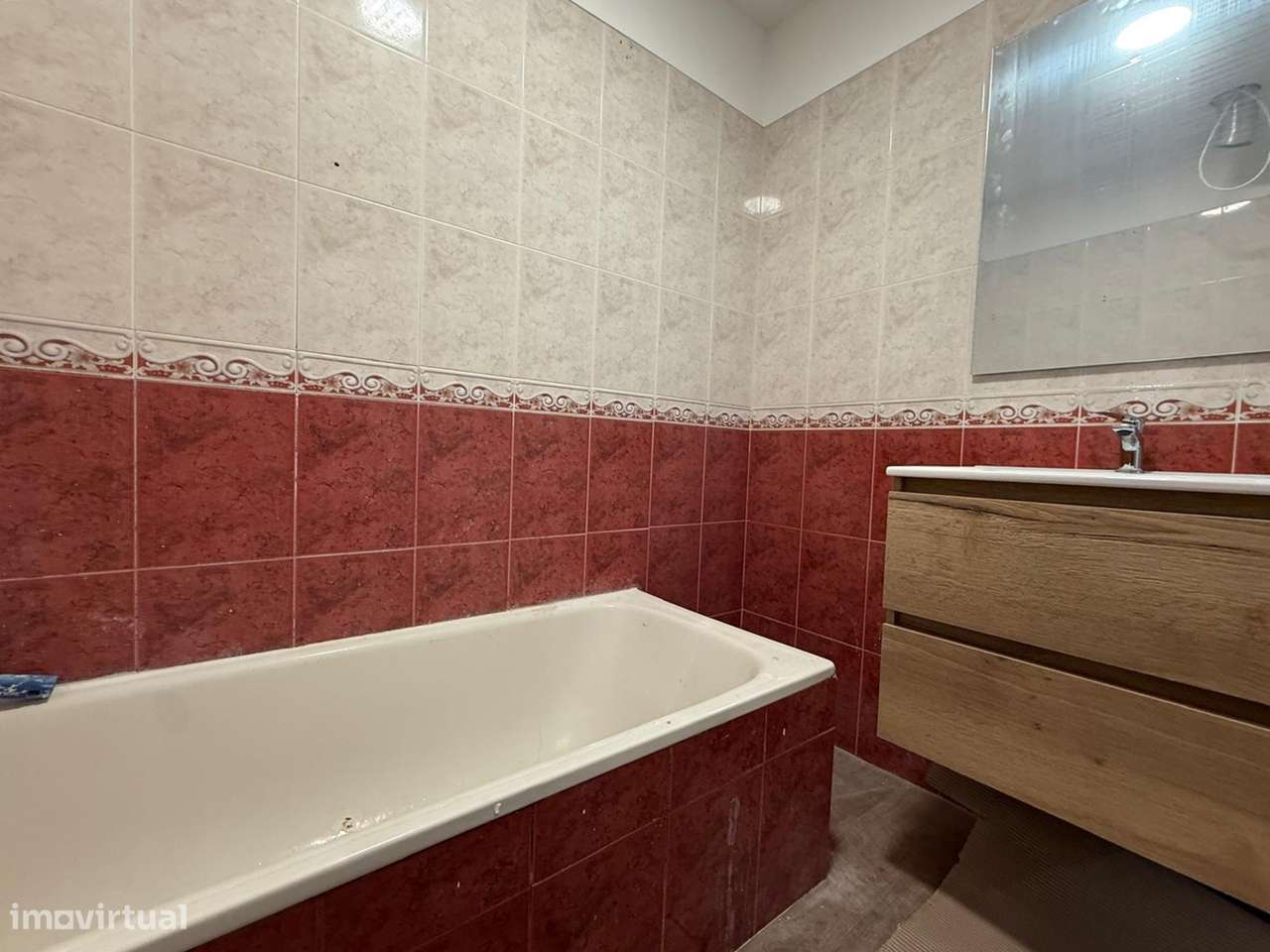 Apartamento T4 transformado em T3 no Laranjeiro em Almada-22
