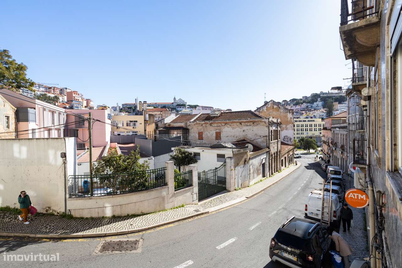 Apartamento Familiar totalmente Remodelado no Coração de Lisboa com Vi-19
