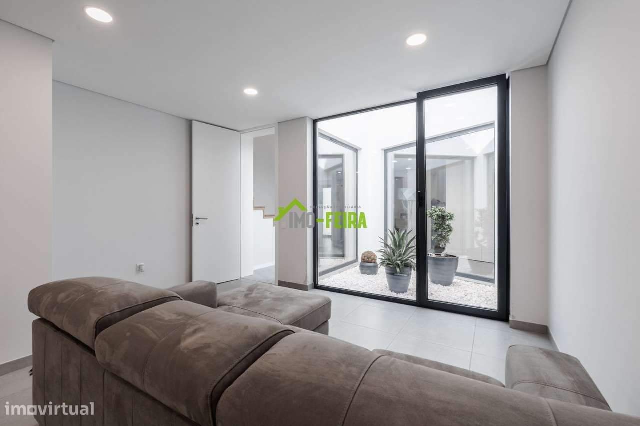 MORADIA LUXO COM PISCINA-25