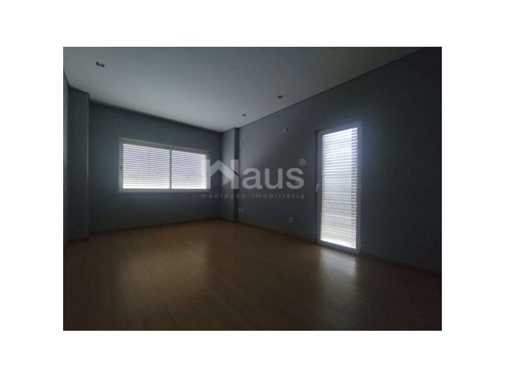 T3 com parqueamento e arrecadação ARRENDADO ATÉ DEZEMBRO DE 2025 - Grande imagem: 5/12