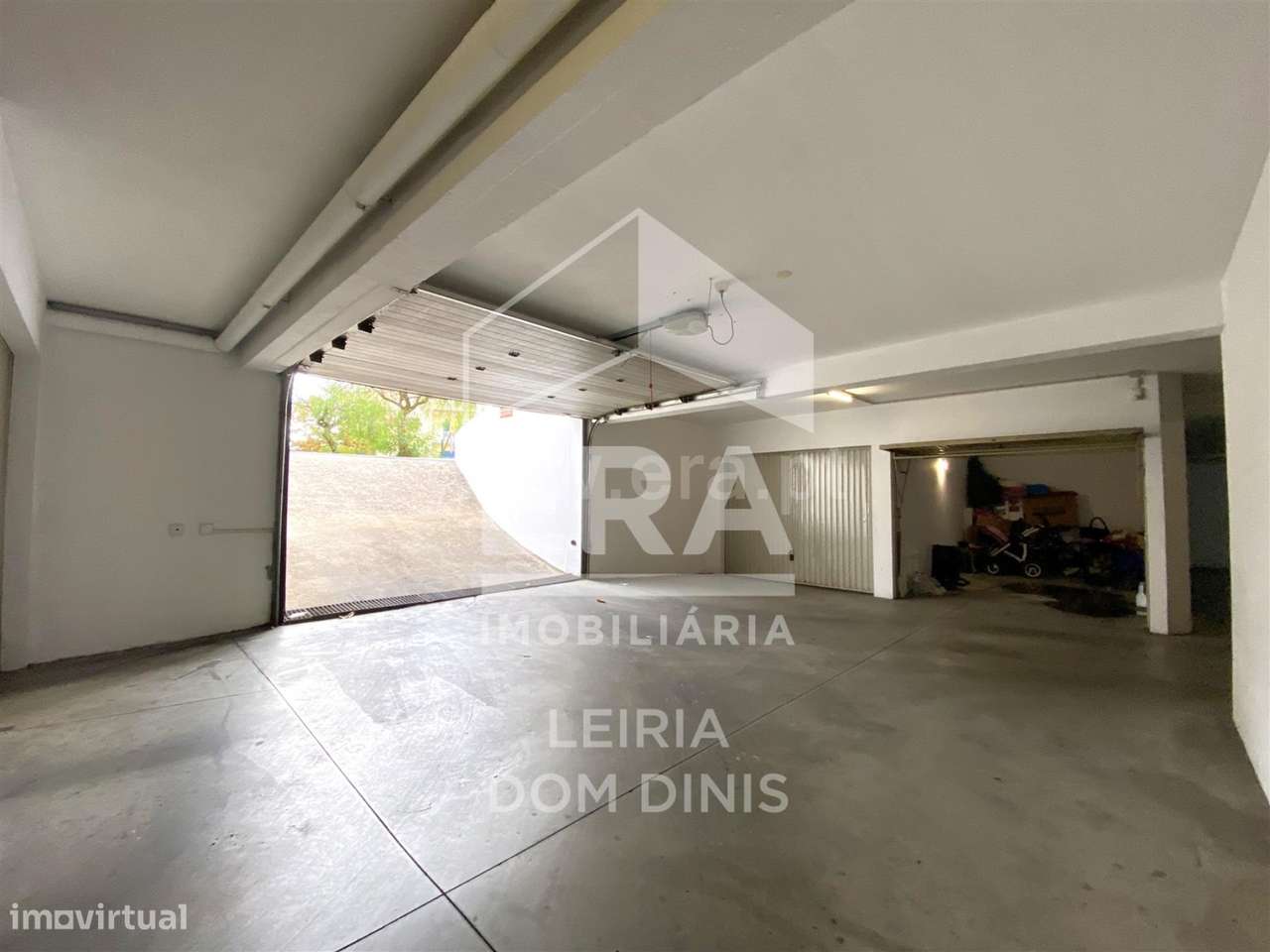 Apartamento T2 com varanda, terraço e garagem em Leiria-15