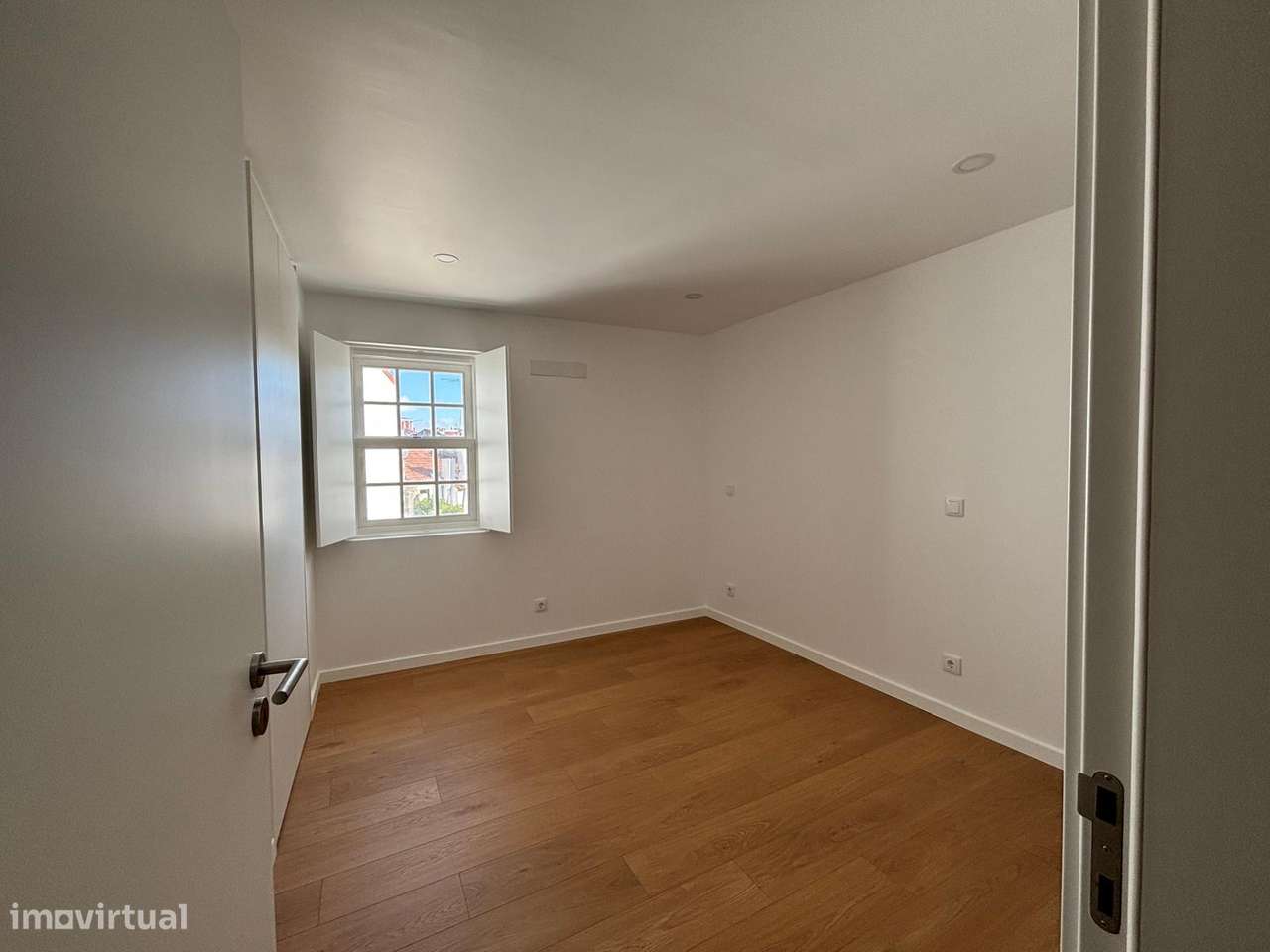 venda de magnifico prédio na Rua da Matemática (4 T0´s e 5 T1's)-32