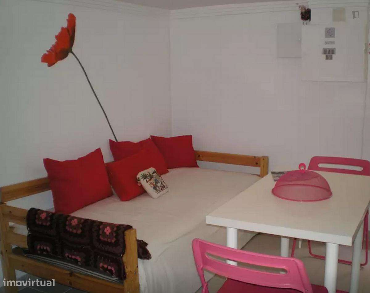 Apartamento com 1 quartos - localizado em Sé Lisbon - Grande imagem: 5/7