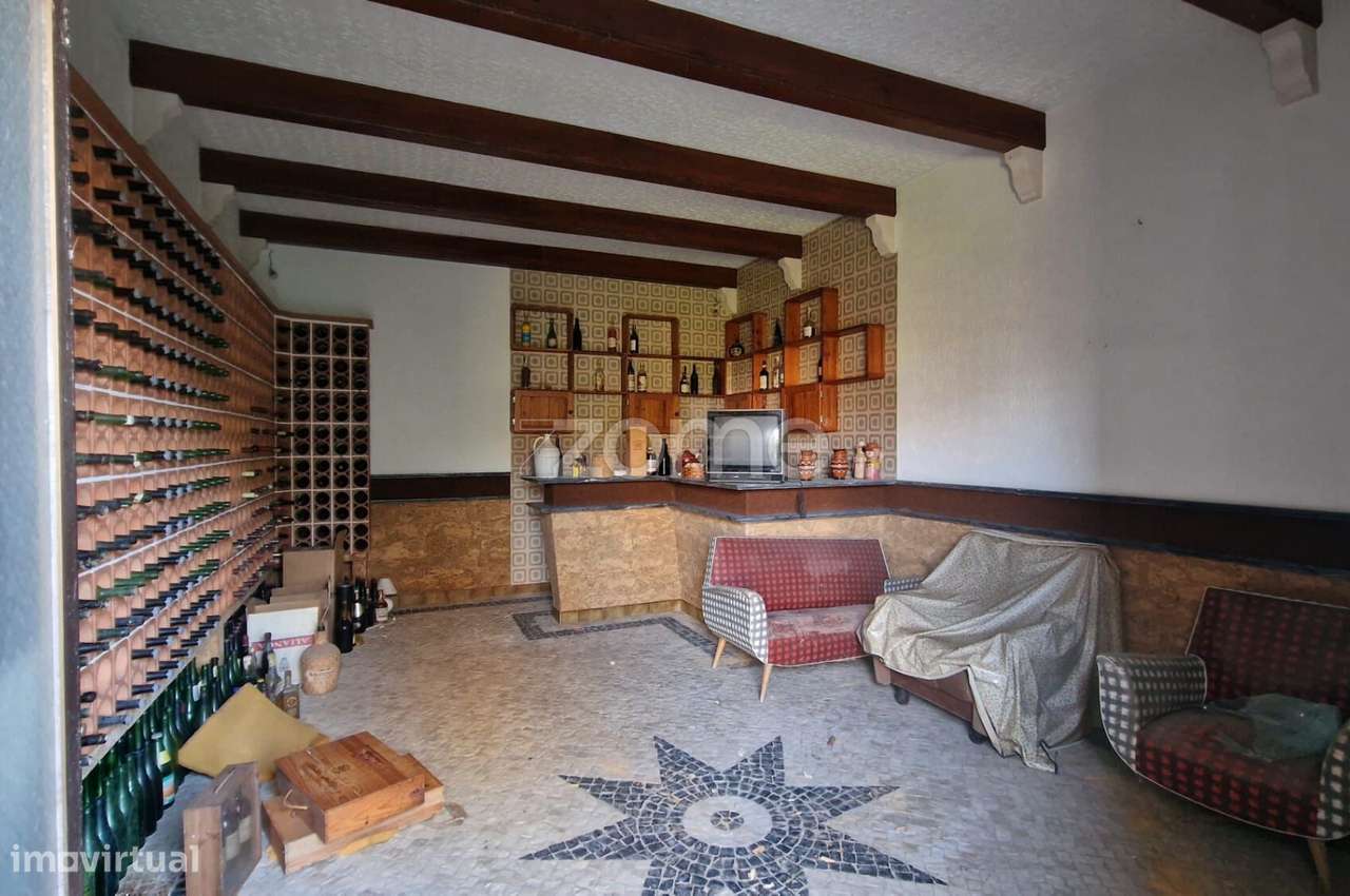 Moradia T4 para restaurar. - Grande imagem: 4/36