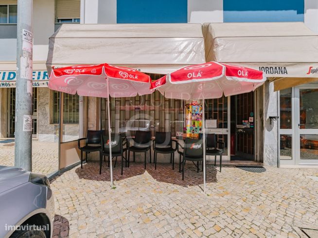 Café Totalmente Equipado em Zona Residencial Próxima à Praia em Paç...-14