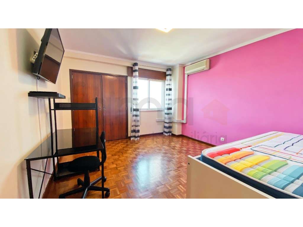 Apartamento T3 para Arrendamento em Linda-a-Velha - Grande imagem: 2/35