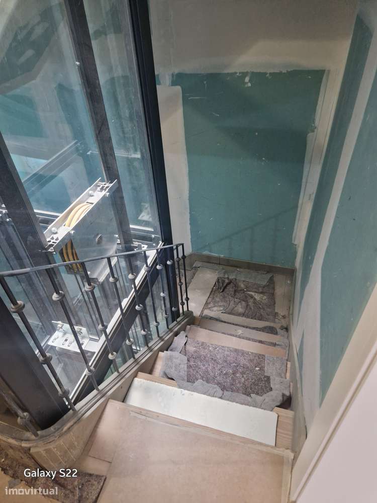 T2 no 3º Andar com 3 Jardins, Elevador, Coz.Equipada Lx-32