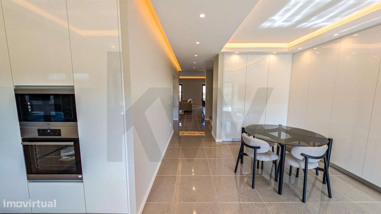 Moradia nova T4+2 Mobilada com Vista Montanha em Lordelo – Vila Real-12