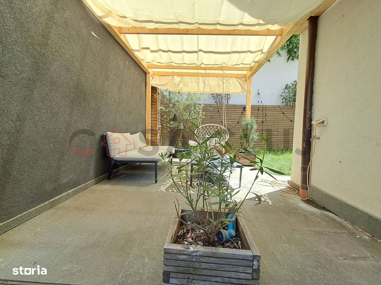 Apartament pe 2 nivele la vilă + Curte, Piscină, Saună și garaj, Gr-14