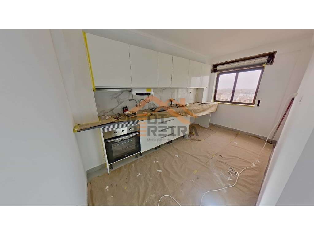 T2 renovado na Tapada das Mercês - A oportunidade que procurava, es... - Grande imagem: 1/23