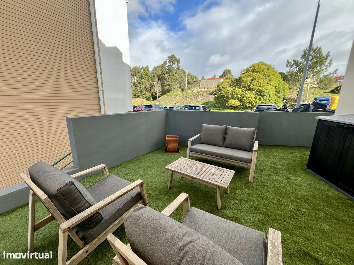 T2 com terraço e vista desafogada para Mata de Belas -Pronto a habitar - Grande imagem: 2/31