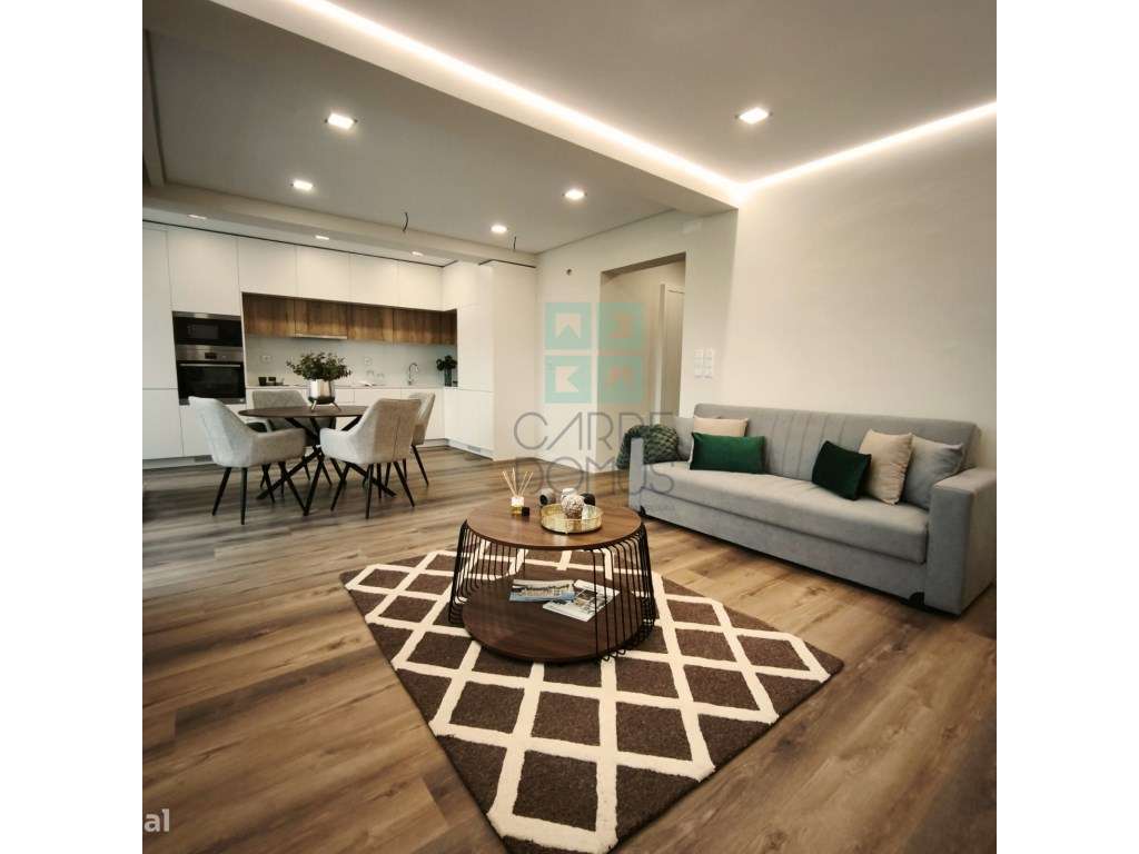 Apartamento T3 Totalmente Remodelado Em Benfica Lisboa