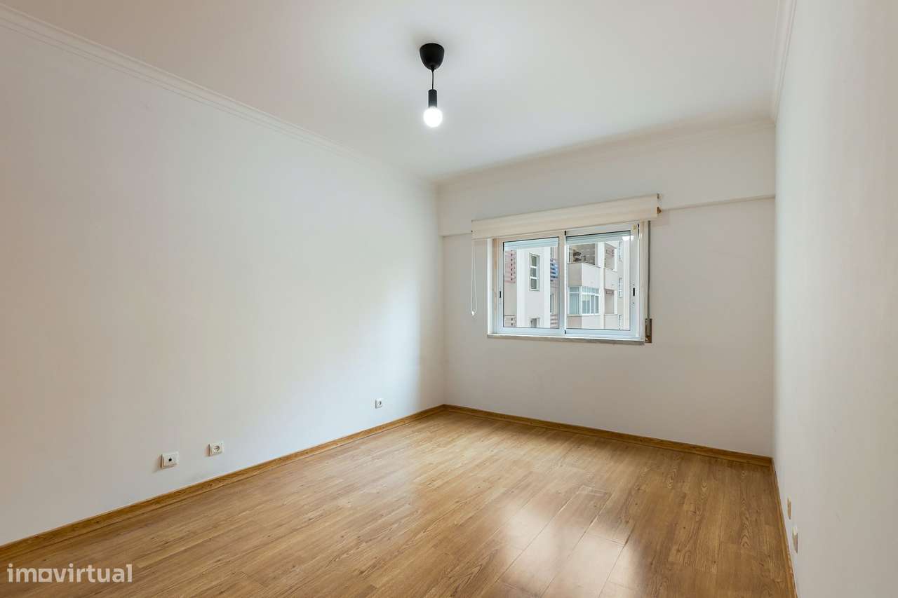T3 com óptimas áreas e 1 Lugar de garagem, na II Fase Quinta da Piedad-27