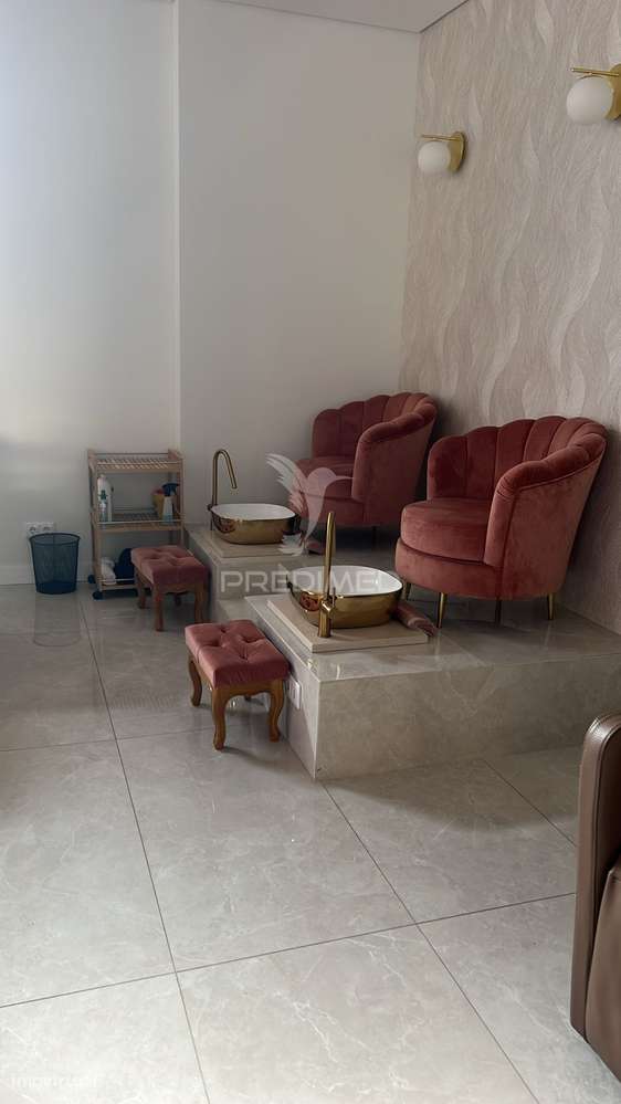 ARRENDA-SE CABELEIREIRO TOTALMENTE EQUIPADO – AMPARO FUNCHAL. - Grande imagem: 5/11