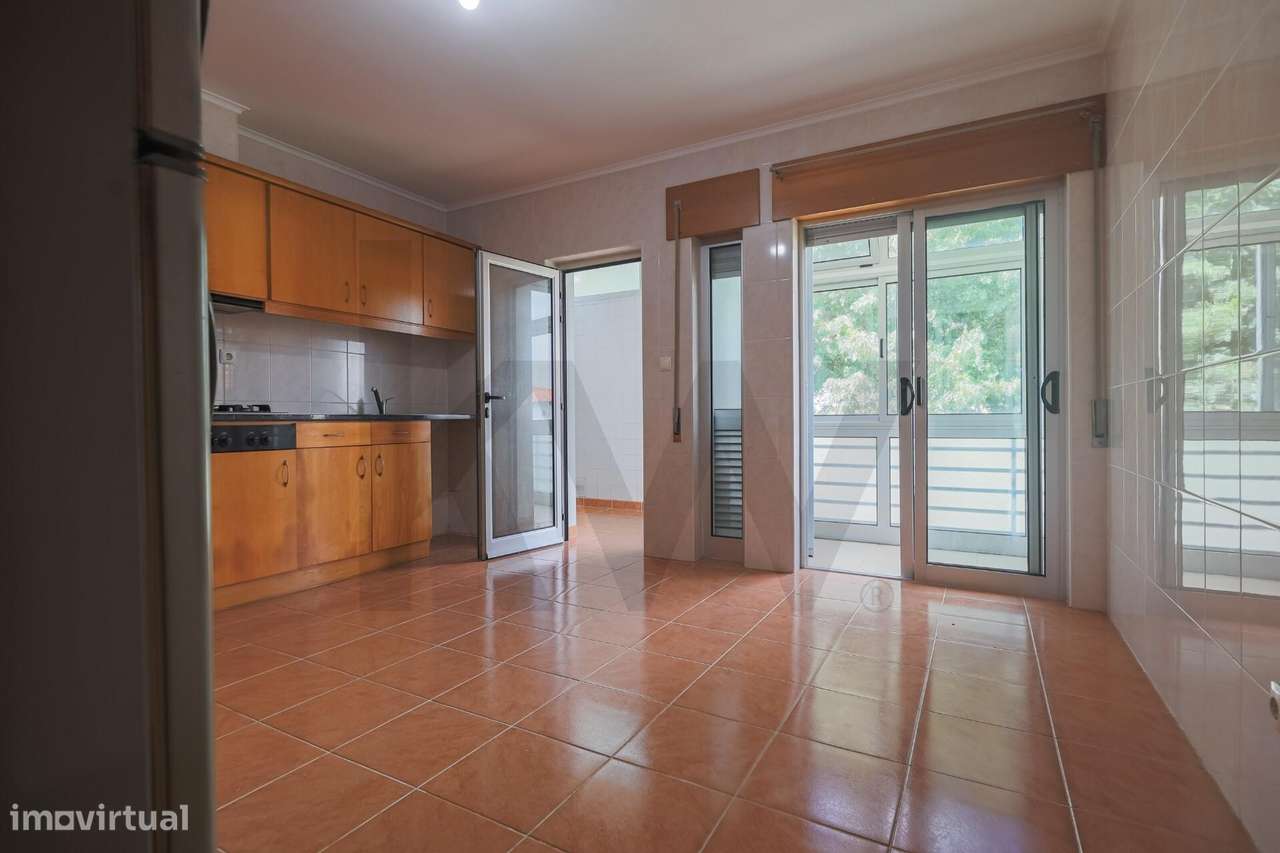 T2 Duplex com 132 m2, Terraço de 60 m2, Estacionamento e Vista sobre P-16