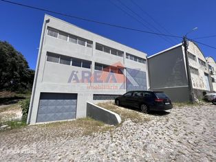 Armazém com a área bruta de 140m2. Consulte-nos!