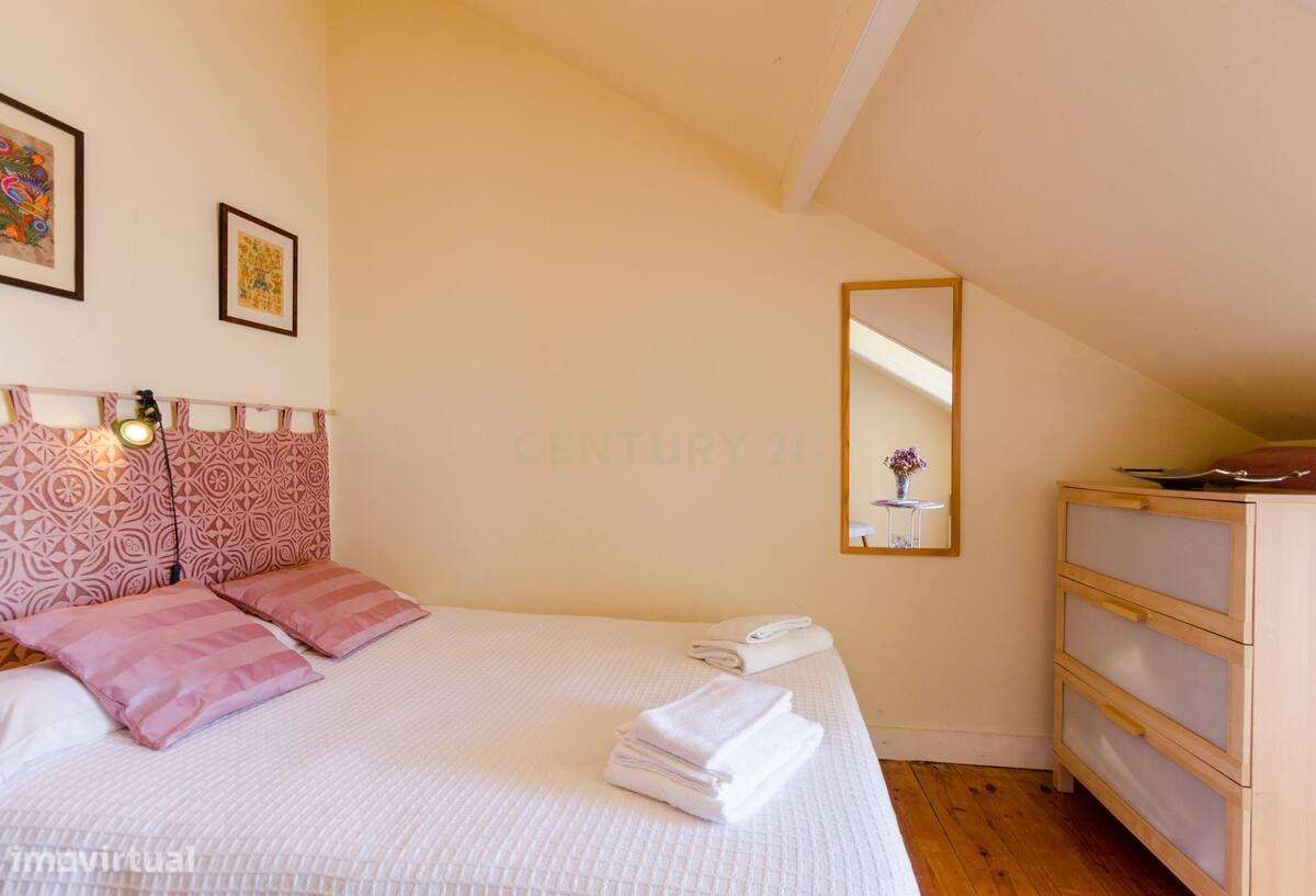 Apartamento T2 à venda na Rua da Mouraria-21