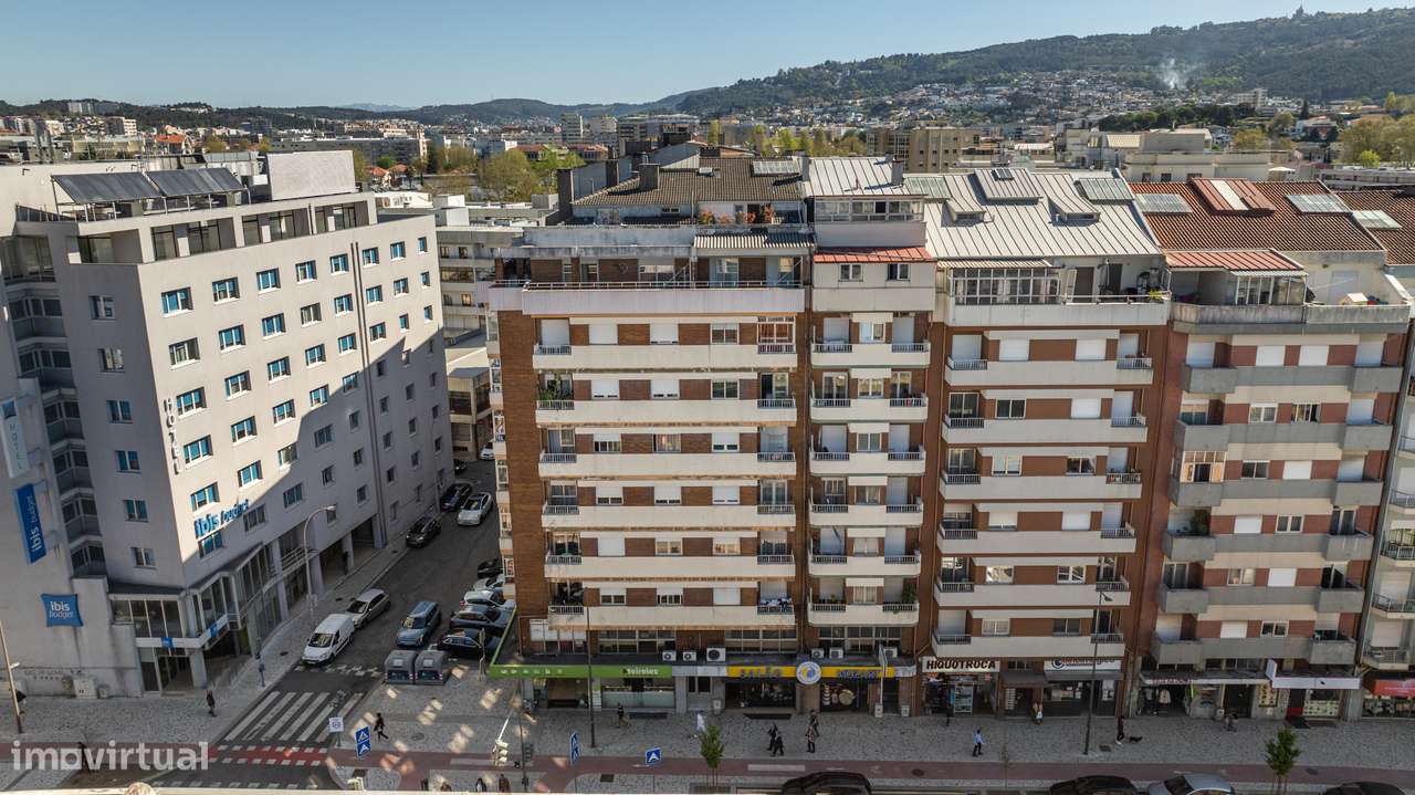 Apartamento T2+2 em plena Avenida da Liberdade-3