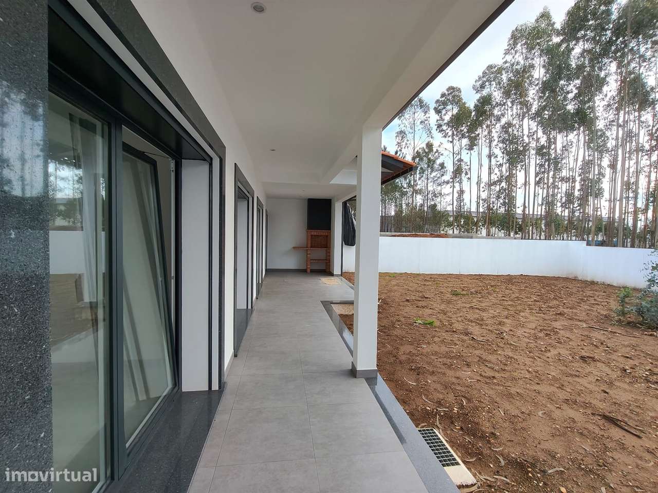 Moradia T3 / Nova / Terreno / Churrasqueira / Ar condicionado / Santa-13