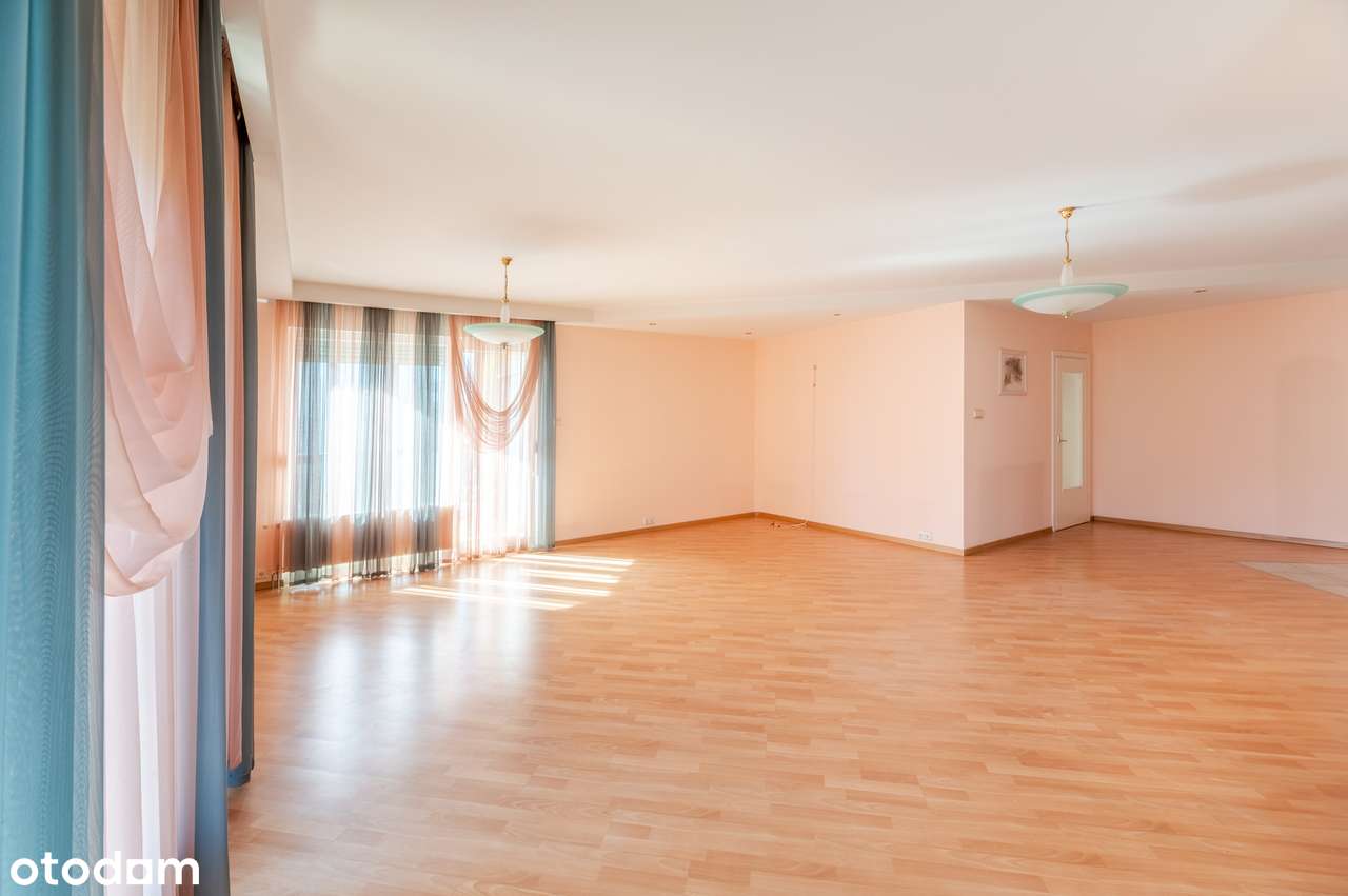 Mieszkanie dla osób szukających przestrzeni z 3 balkonami i parkingiem-4